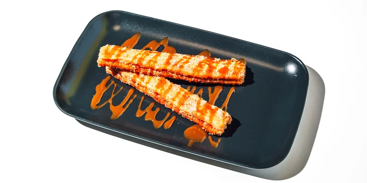 Na závěr hostiny ochutnáte i tradiční dezert churros a vše zapijete oblíbenou mexickou limonádou Jarritos.