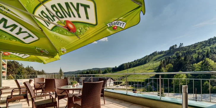 4* Hotel Pegaz sa nachádza vo výbornej lokalite s výhľadom na lyžiarsky svah a horu Jaworzyna Krynicka.