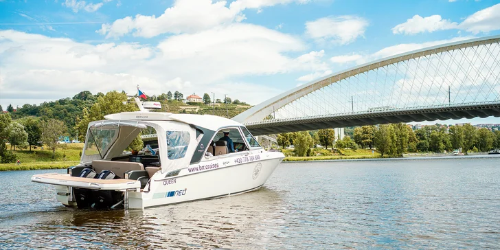 Povezete se zbrusu novou luxusní jachtou Greenline Neo.