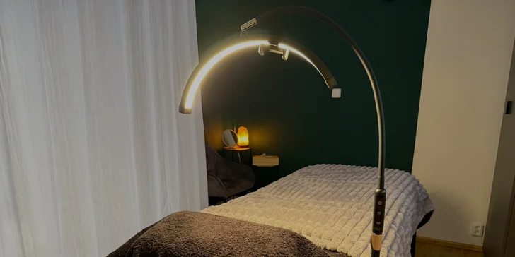 Ošetření Start Esse pro studenty zahrnuje peeling, čištění i alginátovou masku.