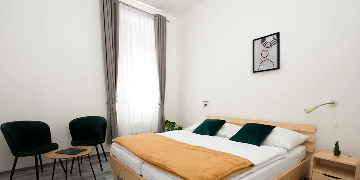 Nechybí chytrá televize a Wi‑Fi, lednice s minibarem a set na přípravu kávy a čaje. 