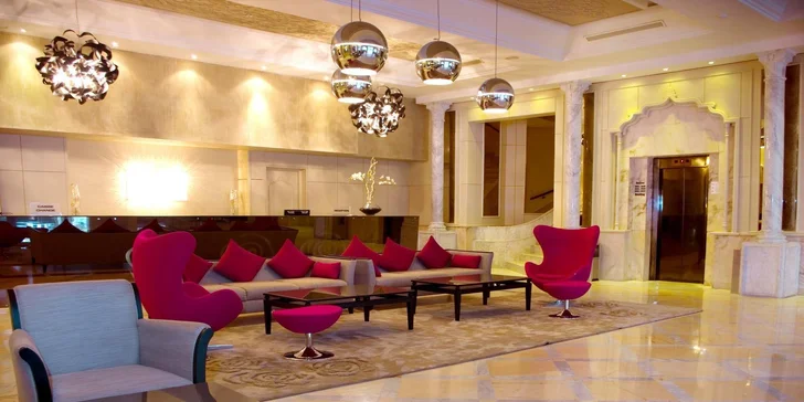 Již při prvním pohledu na architekturu hotelu Royal Nozha pocítíte harmonii mezi moderními trendy a klasickým arabským stylem. 