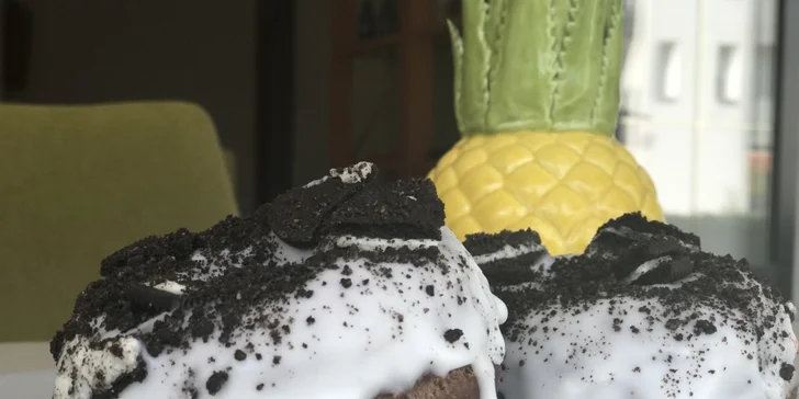 Můžete si dát donut nebo bagel podle chuti. 