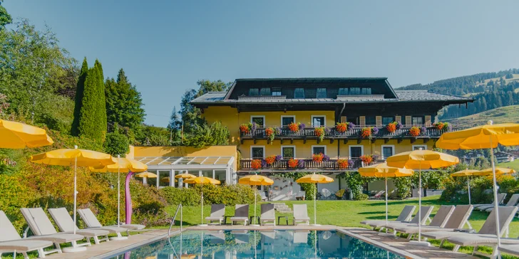 Je umístěný v zahradě na střeše hotelu. 