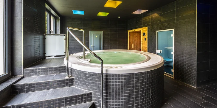 V ceně máte hodinový privátní vstup do wellness nebo jednu proceduru dle výběru. 