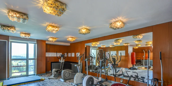Nechýba vybavené fitness.