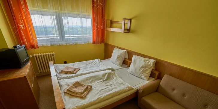 Bydlet budete ve dvoulůžkovém pokoji s možností přistýlky.