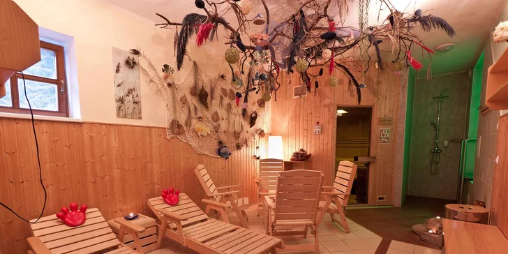 V hotelu je i sauna, jeden balíček zahrnuje hodinový vstup.