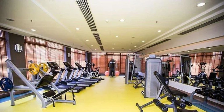 Aktivní hosté ocení moderní fitness centrum, šipky, stolní tenis nebo pestré animační programy.