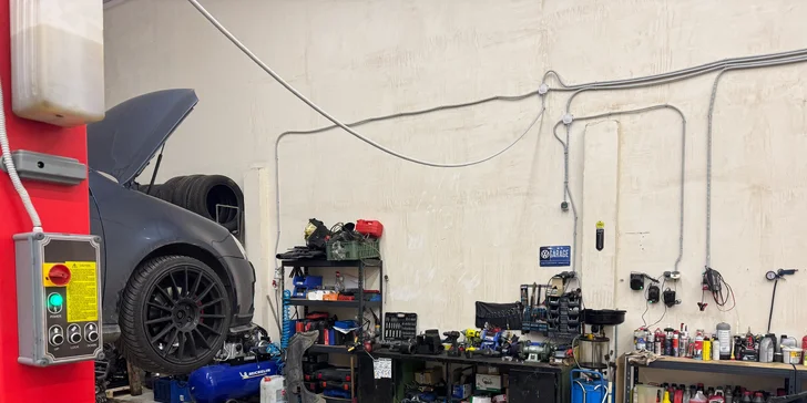 Voucher je určený jen na práci mechanika, samotný olej a olejový filtr si zajištujete buď sami, nebo je lze koupit v servisu (po telefonické či mailové domluvě).