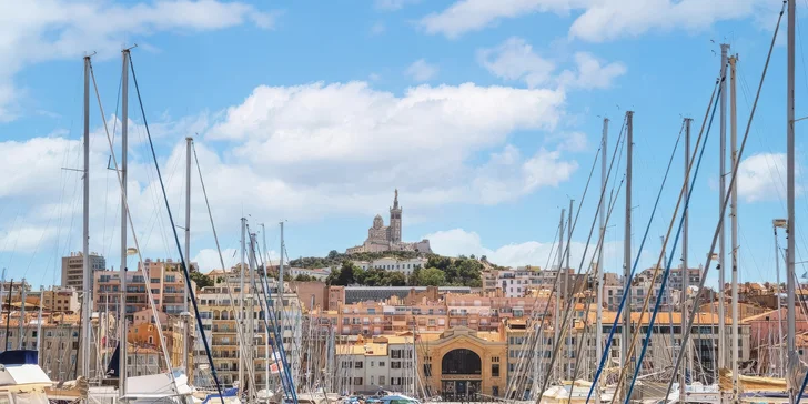 Naloďte se a vyplujte vstříc zážitkům v Barceloně, Cagliari, Neapoli, Římě, Janově a Marseille.