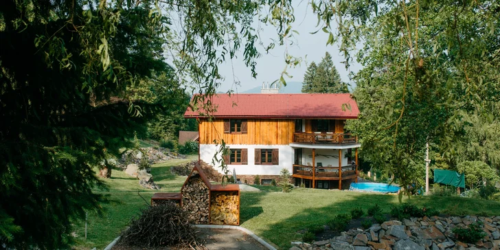Roubenka s parádním výhledem na Lysou horu: designové apartmány, bazén, nebo sauna