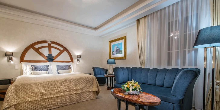Zrekonštruovaný hotel Royal Palace je zariadený v štýle art deco a predstavuje jedno z najluxusnejších ubytovacích zariadení na Slovensku.
