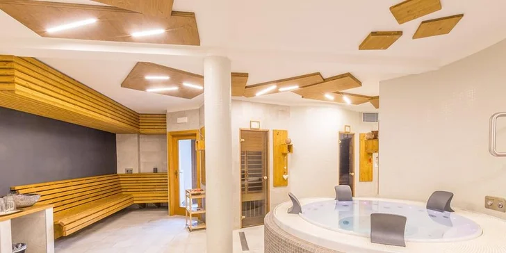 Wellness centrum je ladené v príjemných tónoch dreva a kameňa. 