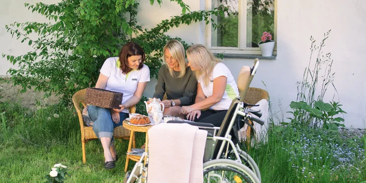 Hospic Ledax poskytuje specializovanou paliativní péči nevyléčitelně nemocným klientům, kteří si přejí důstojně, bezbolestně a beze strachu zemřít v domácím prostředí obklopeni svými blízkými.