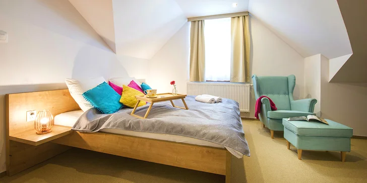 Čeká vás dvoulůžkový pokoj nebo apartmán.