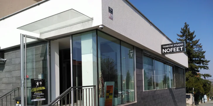 V protější budově můžete bezplatně zaparkovat.