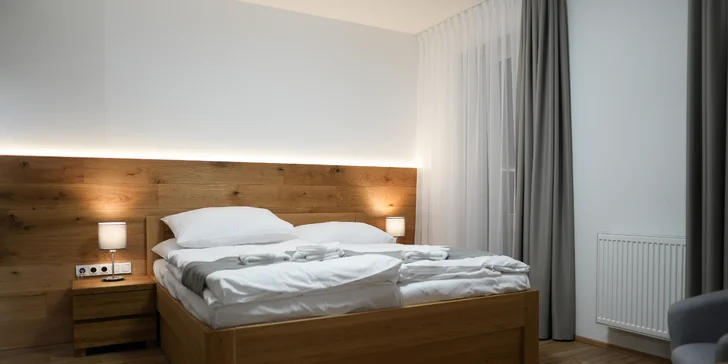 V apartmánech je spaní na manželské posteli, rozkládací pohovce a jedné přistýlce, ve studiu je manželská postel a pohovka. 