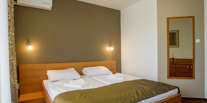 V pokojích kromě pohodlí a odpočinku najdete i minibar, LCD TV, Wi-Fi připojení zdarma a telefon.