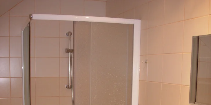 Každý pokoj má vlastní koupelnu. 
