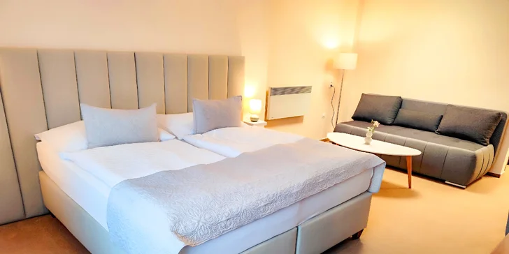 Čekají na vás moderně zrekonstruované pokoje nebo apartmány pro dva až čtyři hosty.