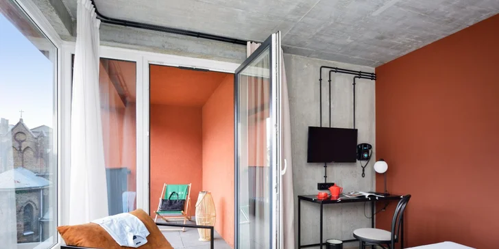 K mání jsou elegantně zařízené dvoulůžkové pokoje, v nichž najdete manželskou postel a případně také přistýlku.