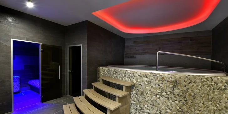 Pro ty, kteří touží po relaxaci, je za příplatek k dispozici wellness centrum v Hotelu Ovruč.