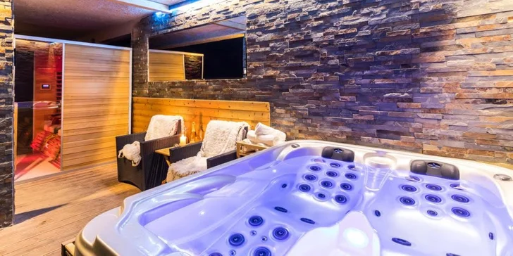 Zvolit můžete variantu s 90min. vstupem do privátního wellness.
