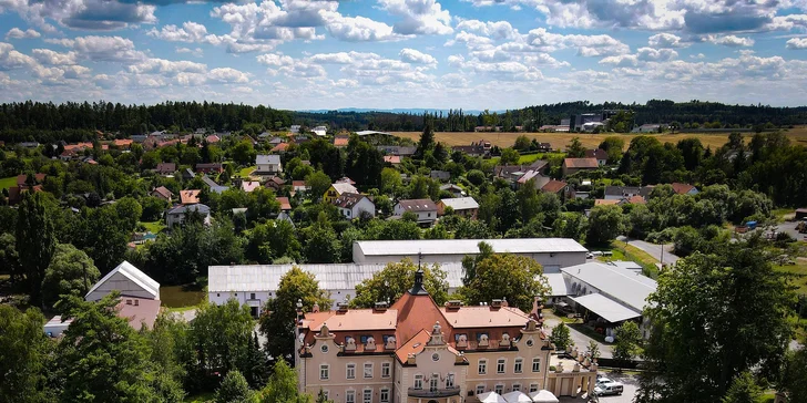 Zámecká zahrada je jako dělaná pro romantickou procházku.