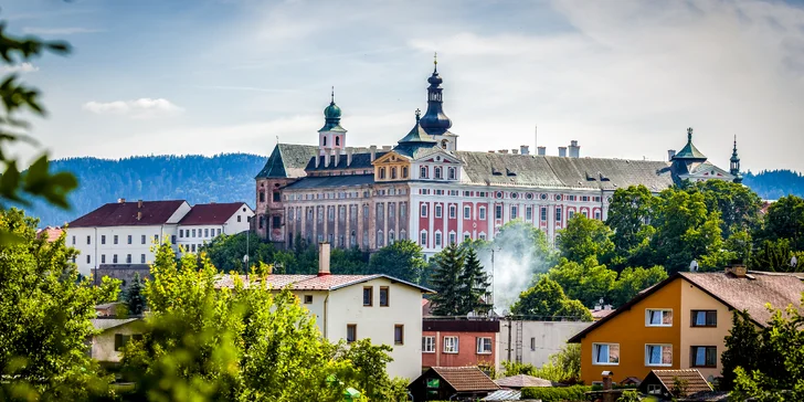 Vydajte sa na trojdňový výlet, ktorý vás zavedie do malebného kraja plného prírodných krás a historických pamiatok.
