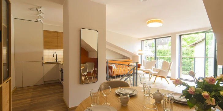 Apartmány mají i balkon (mezonetový apartmán).