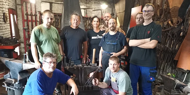 V kovárně Hammerwolf vás čeká pětihodinový kurz pod vedením profesionálního kováře. 