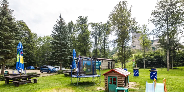Přímo u hotelu je rozlehlé dětské hřiště.