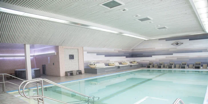 Můžete neomezeně chodit do wellness, vířivky i posilovny.