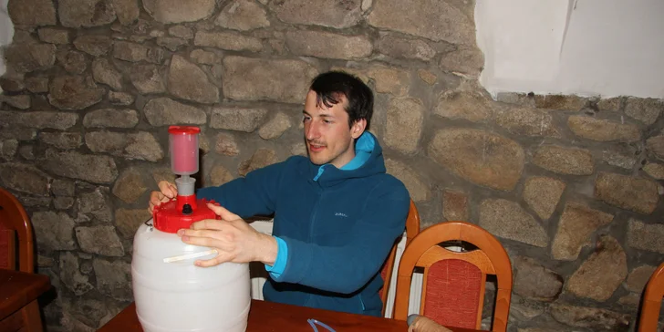 Začíná se od moštu, který už budete mít připraven. Pak už je to na vás a vaší šikovnosti. 