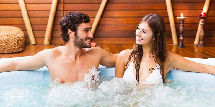 Lenošení v privátním wellness pro dva: 90 minut whirlpoolu a sauny