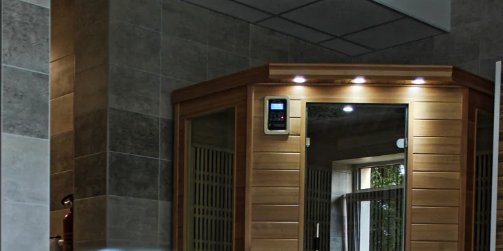 V rámci pobytu si užijete 2 hodinový vstup do wellness, kde si vychutnáte príjemnú masáž svalstva v jacuzzi, fínsku či infrasaunu aj oddych v relaxačnej zóne s terasou.