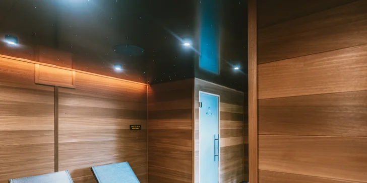 Nechybí ani relaxační místnost a venkovní ochlazovací vana. 