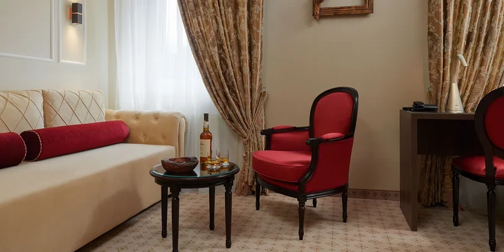 Všude je postel velikosti king size nebo dvě oddělená lůžka (na fotce Deluxe). 