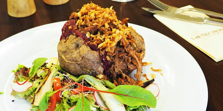 Tříchodové menu pro 2 v La Strada: kachní prsíčka, jacket potato i dezert