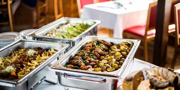Vďaka konceptu All you can eat si môžete nabrať plný tanier koľkokrát budete chcieť.
