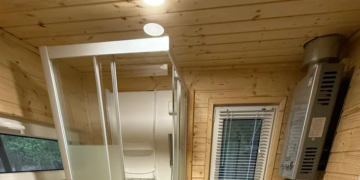 Nechybí sprcha.
