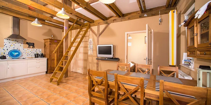 K dispozícii je vám dvojlôžkový alebo priestrannejší päťlôžkový apartmán s dvoma spálňami.