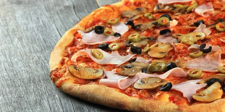 Připraví vám tu jednu nebo dvě pizzy o průměru 32 cm. 
