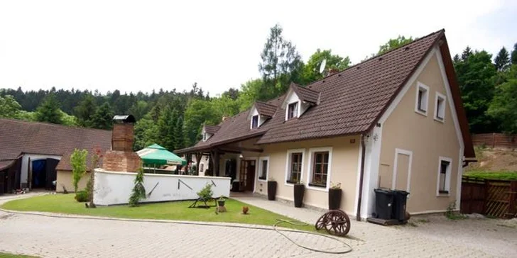 Penzion leží na křižovatce několika turistických tras. Je tedy skvělým výchozím bodem.