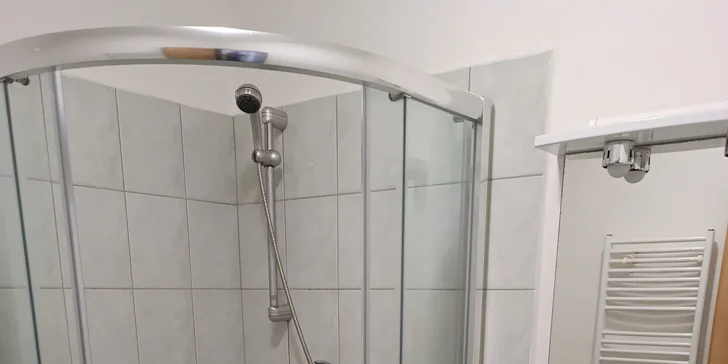 Samozřejmostí je koupelna se sprchou.