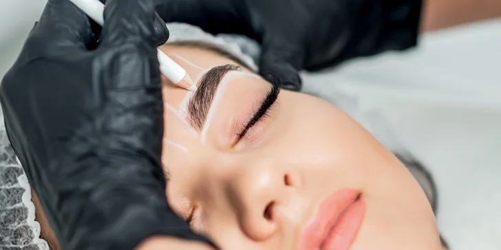 Permanentní make-up rtů či obočí: pudrová metoda nebo vláskování