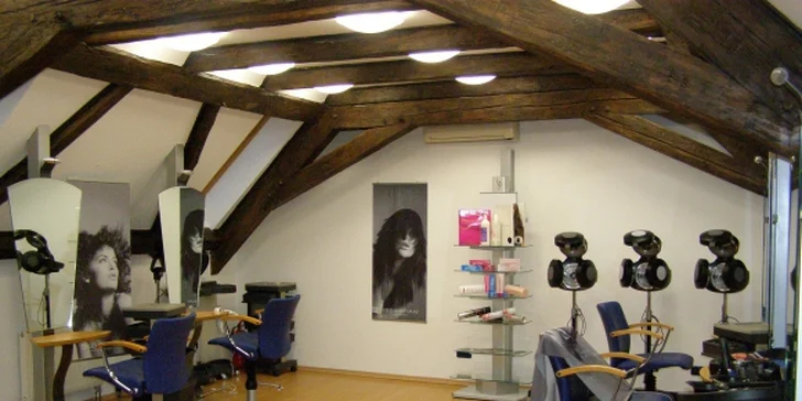 Součástí balíčku je masáž, kosmetika i styling vlasů.