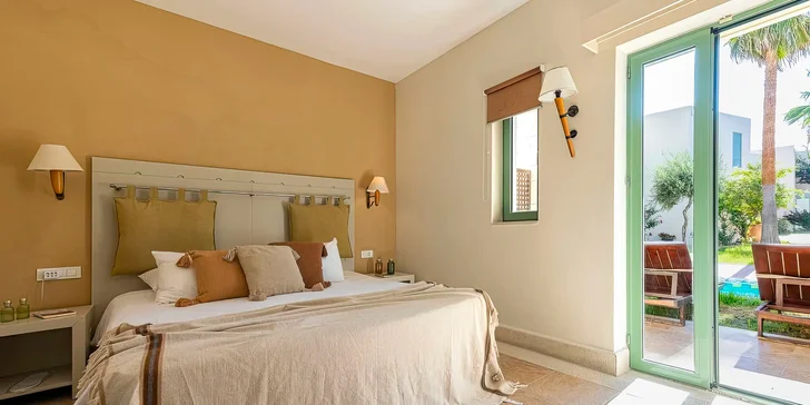 Ve 4* hotelu Giannoulis Grand Bay Beach Resort si odpočinete i díky tomu, že je resort adults only.