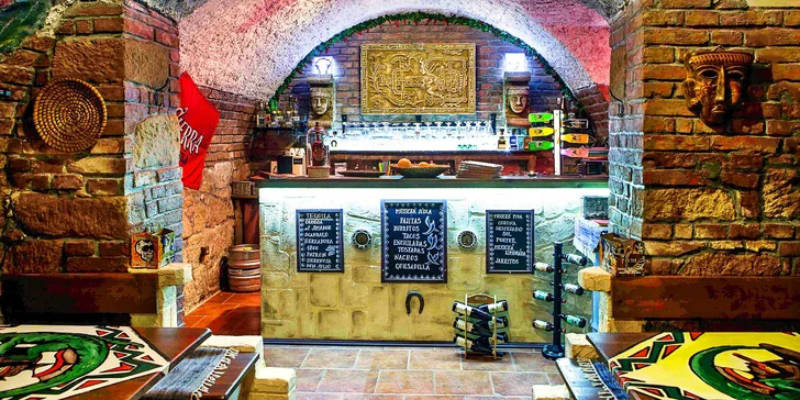 Mexická večeře pro dva: naducané enchiladas s kuřecím nebo hovězím a churros s karamelem a čokoládou